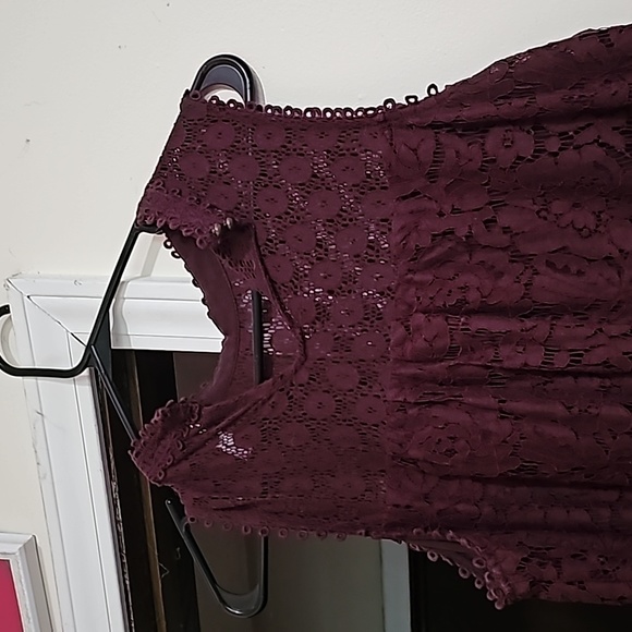 Maroon lace overlay dress - Picture 2 of 2